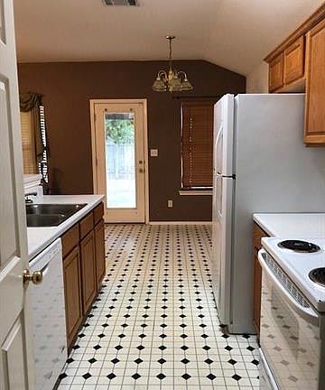 3rd image of 2901 Zachary Ln