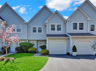 113 Erin Ln, East Setauket, NY 11733