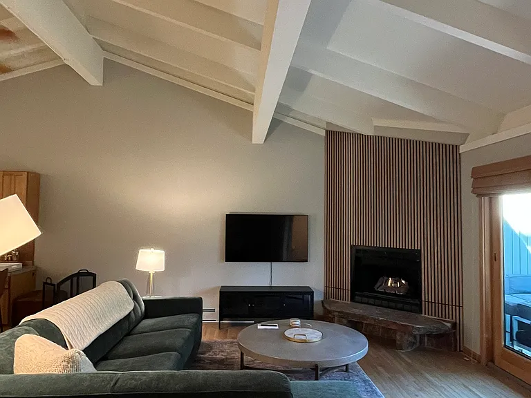 820 Oriole Way — Photo 1
