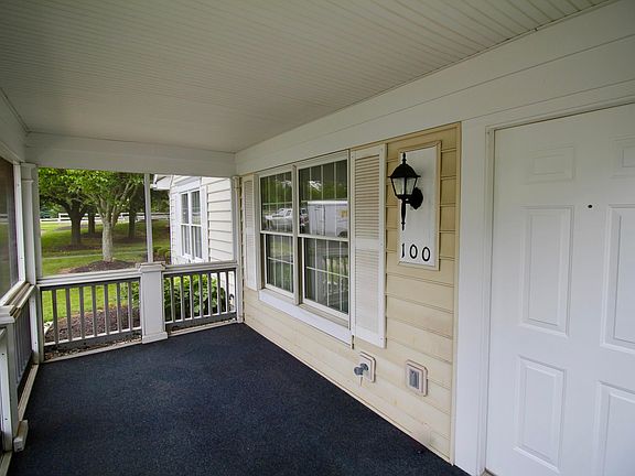 2nd image of 100 Shannon Ln