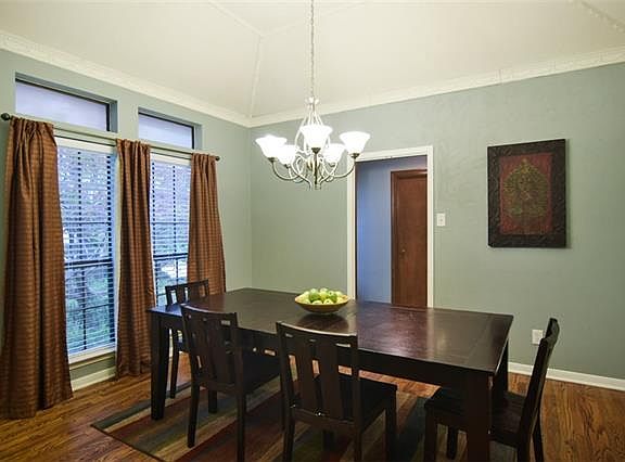 3rd image of 1330 Surrey Ct