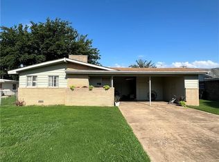 1913 N Flamingo Ln, Altus, OK 73521