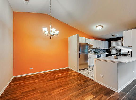 4th image of 1527 Commodore Ln Unit 6