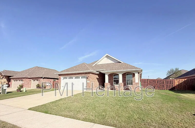 3 bed, 2.0 bath, 1950 sqft, $1,790 — Photo 2