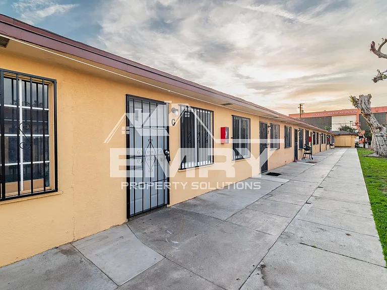 428 N Poplar Ave — Photo 18