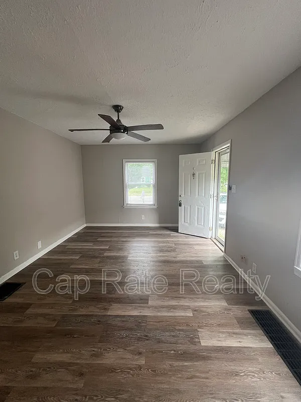 2 bed, 1.0 bath, 1000 sqft, $1,250 — Photo 3