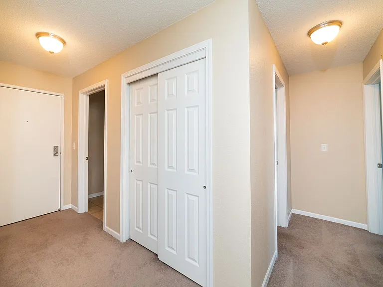 Plymouth Ponds Apartments — Photo 15