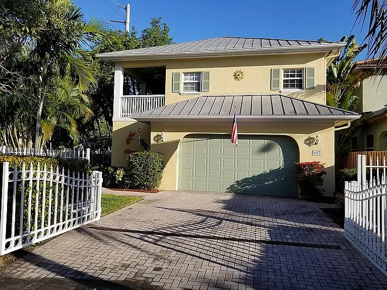 857 SW 11th Ct