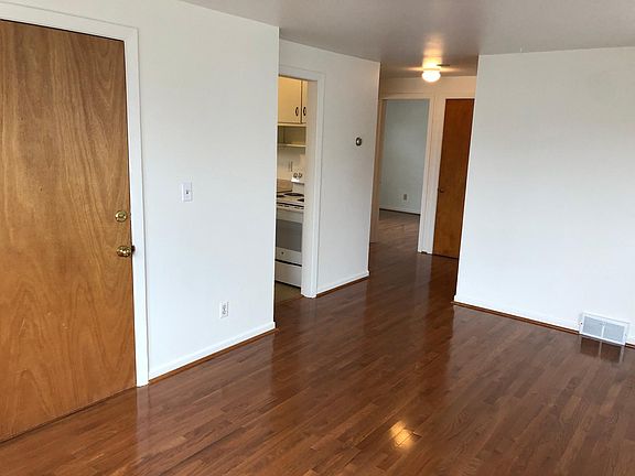 2nd image of 124 Woodward Ave #124