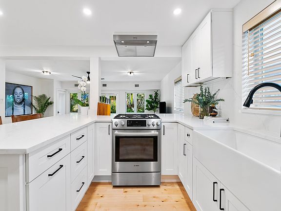 5th image of 708 SE 9th Street