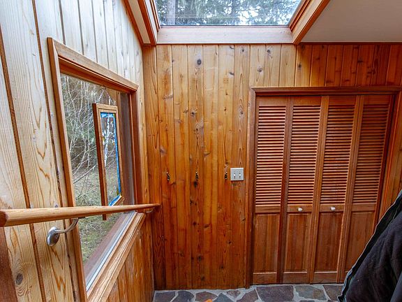 4th image of 1255 Fritz Cove Rd