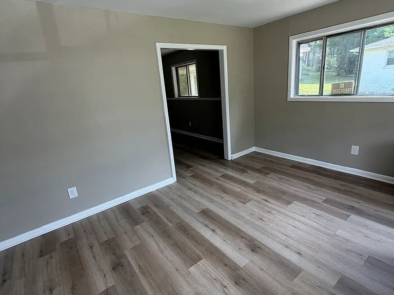2266 Shade Ave — Photo 2