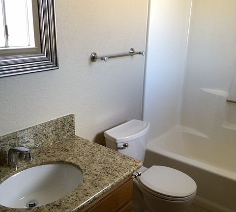 5th image of 12788 Hickory Ave