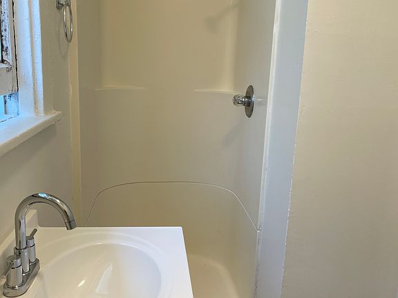 3rd image of 221 Raymond St #1
