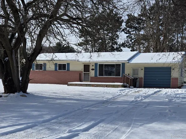 2177 Hunter Dr, Lapeer, MI 48446