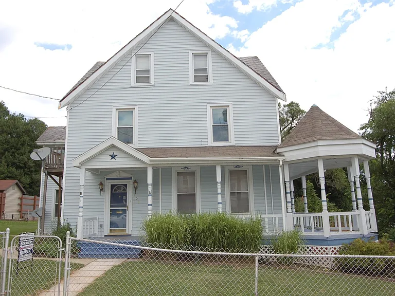 103 W Penn St — Photo 1