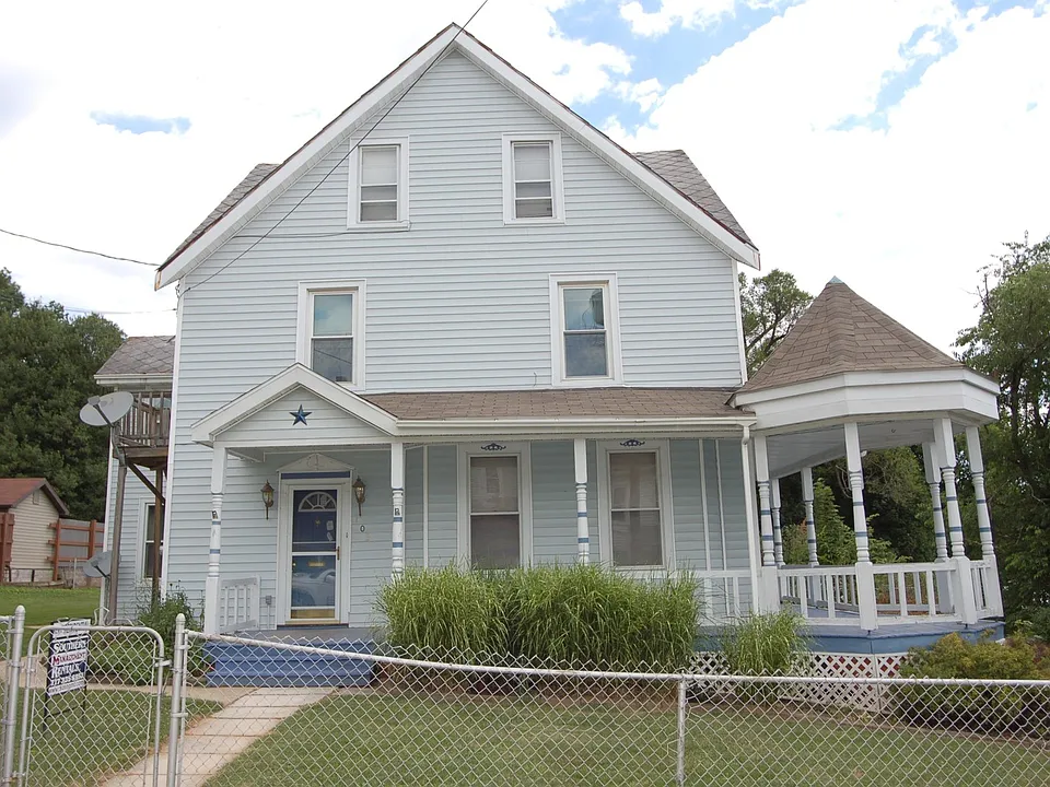 103 W Penn St