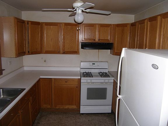 4th image of 10605 Schubert Ave