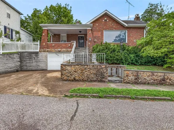 221 Easton St, De Soto, MO 63020