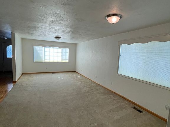 4th image of 2355 Marjorie Ave