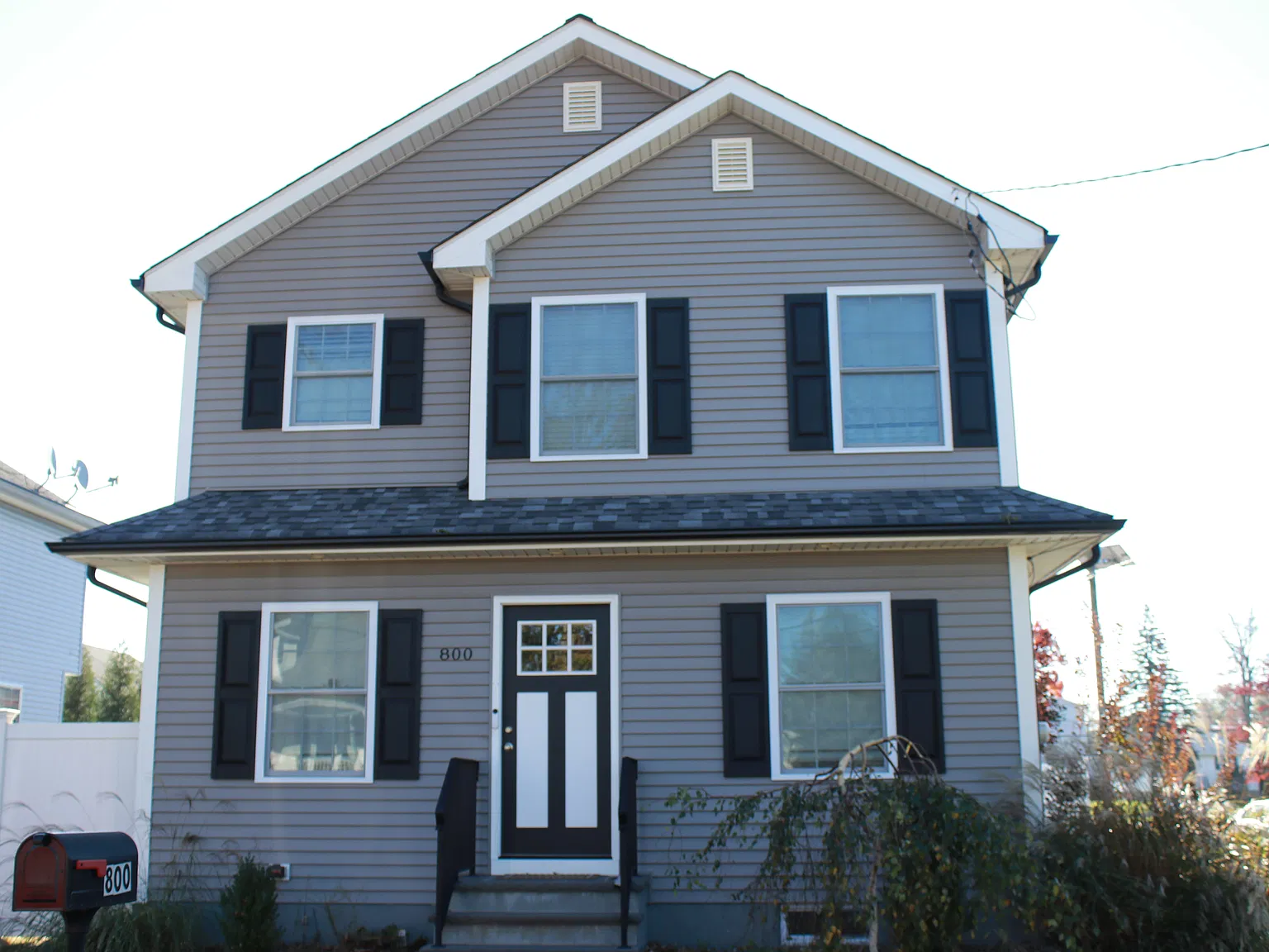 4 bed, 6025 sqft, $3,700 — Photo 1