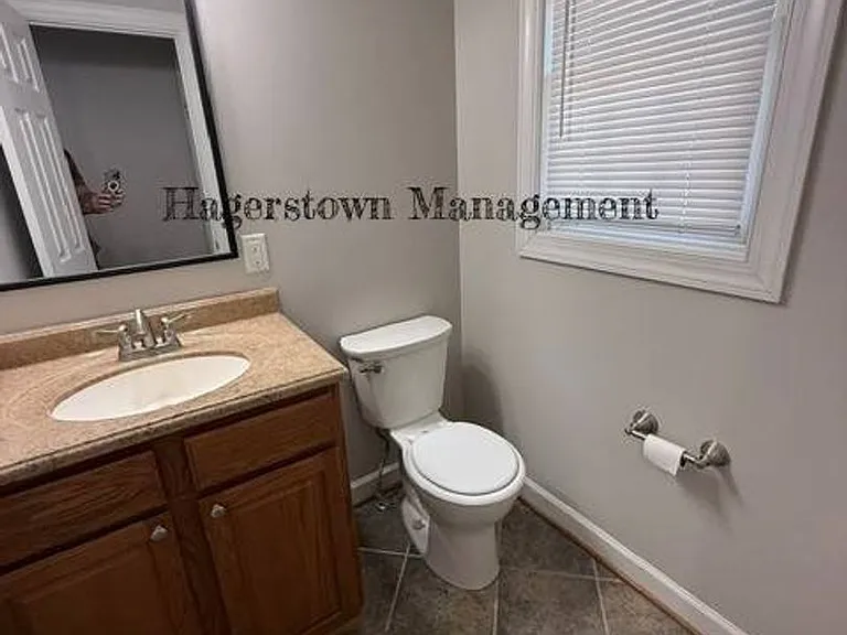 112 W Water St — Photo 8