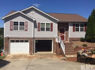215 18th Ave SE, Hickory, NC 28602