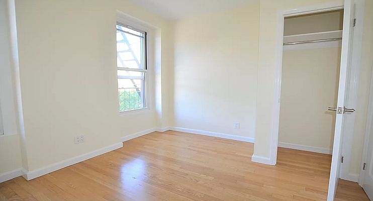 2nd image of 21 Greenwich Ave #5