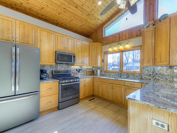 4th image of 757 Woodland Dr