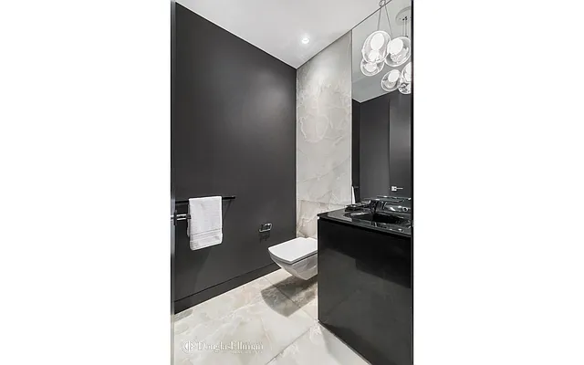 Sold by Douglas Elliman | media 21