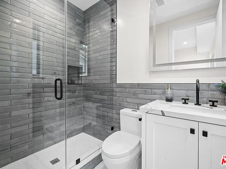 4475 Mammoth Ave — Photo 9