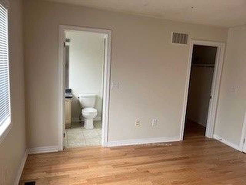 Brampton House for rent - 3 Bedrooms — photo 15