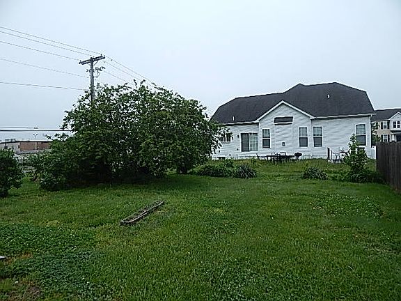 5th image of 323 Arlington Dr