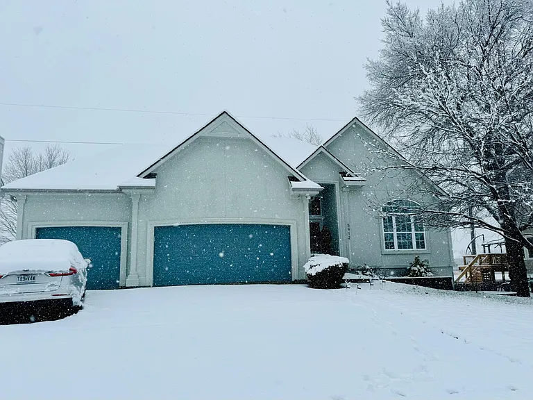 5912 NE Turquoise Dr — Photo 1