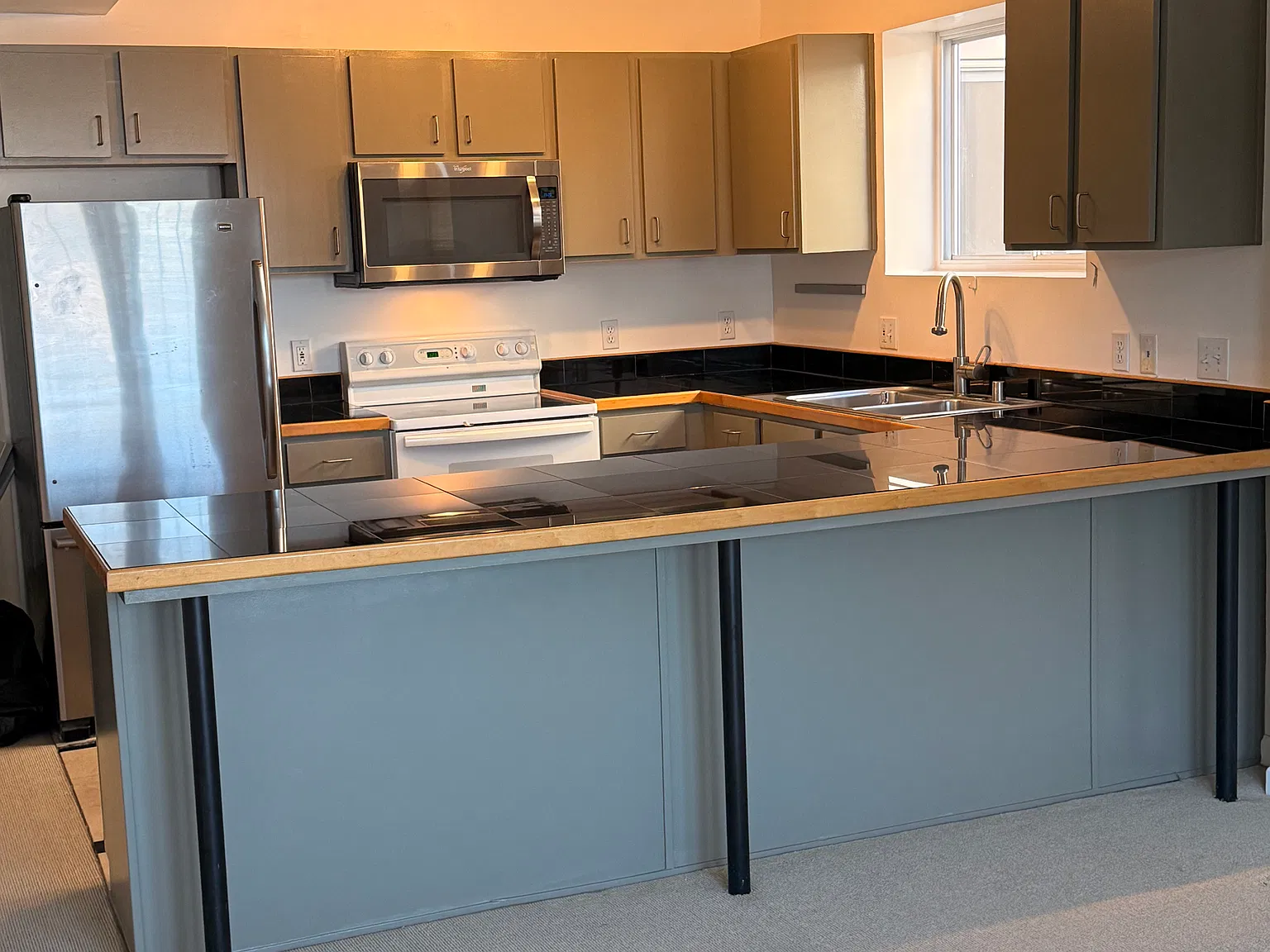 2 bed, 823 sqft, $4,800 — Photo 2