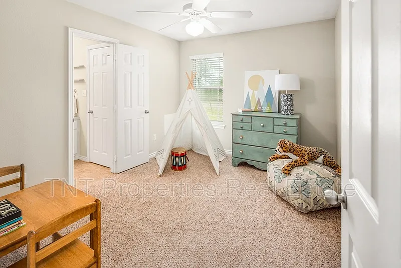 3 bed, 2.0 bath, 1240 sqft, $1,345 — Photo 3