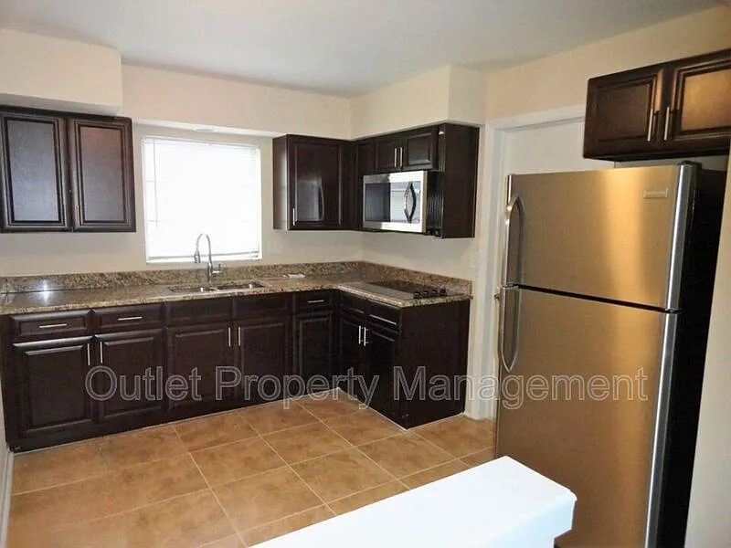 2 bed, 1.0 bath, 950 sqft, $1,570 — Photo 4