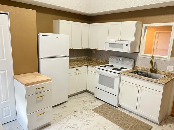 318 3rd Ave SW #B, Largo, FL 33770