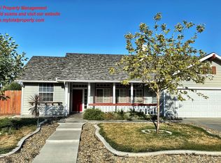 2104 S Columbus Ct, Visalia, CA 93277