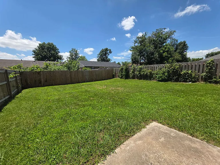 2430 W Gum St — Photo 16