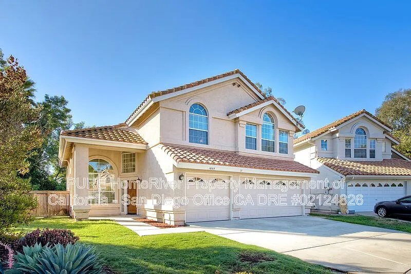4 bed, 2.5 bath, 2304 sqft, $3,495 — Photo 2