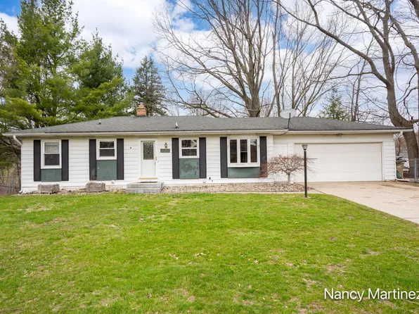 791 Easthill Dr NE, Comstock Park, MI 49321