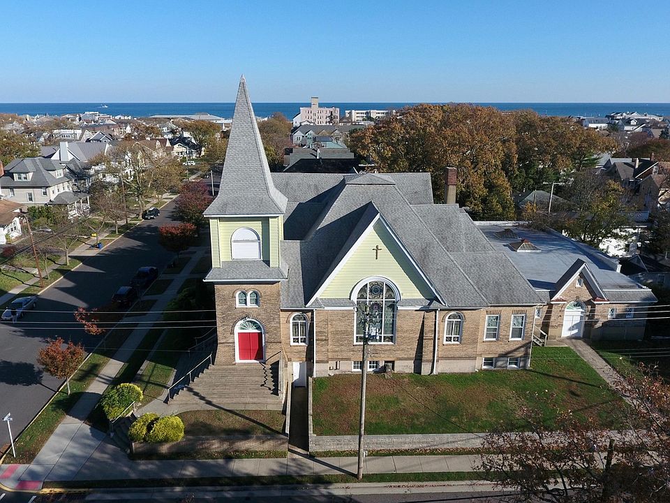 1st image of 319 Lareine Ave