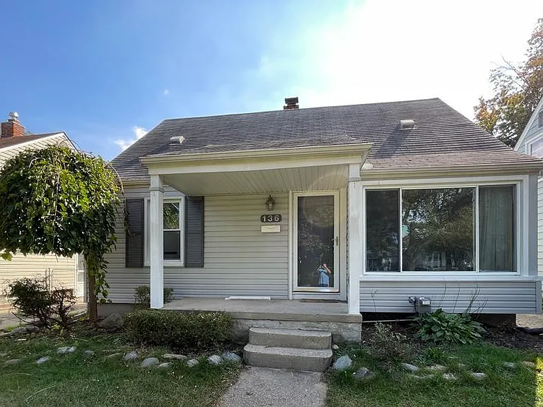 136 Girard Ave — Photo 1