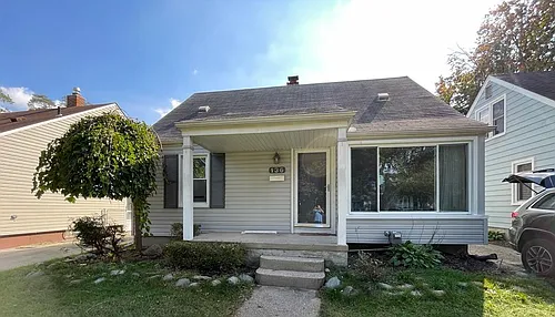 136 Girard Ave Photo 1
