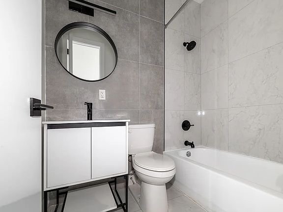 5th image of 781 Washington Ave APT 1E