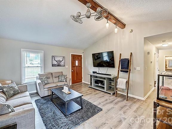 5th image of 111 Horsestable Ct