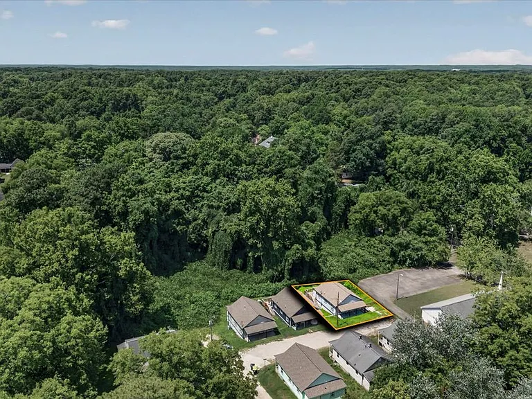 415 Spring Ct — Photo 34