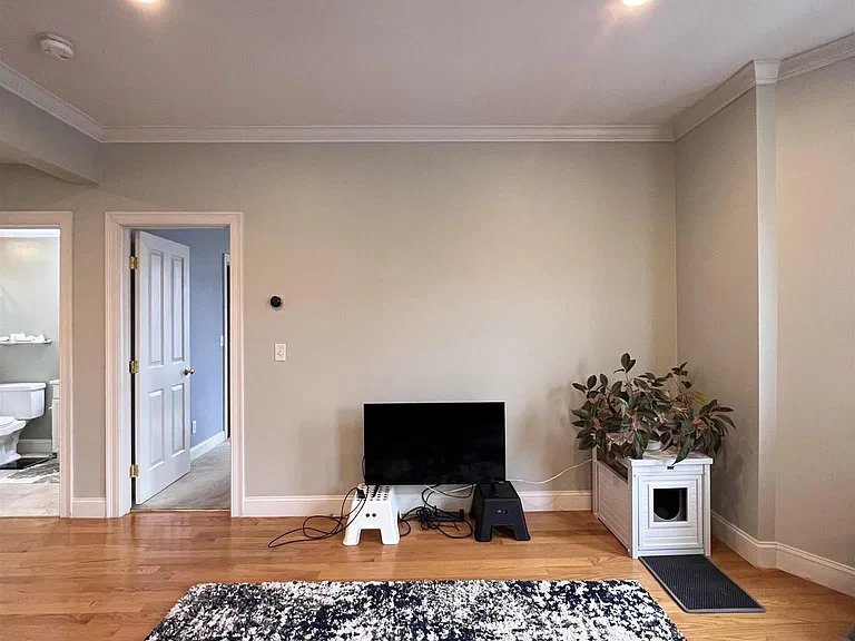 146 Clifton St #10 — Photo 8