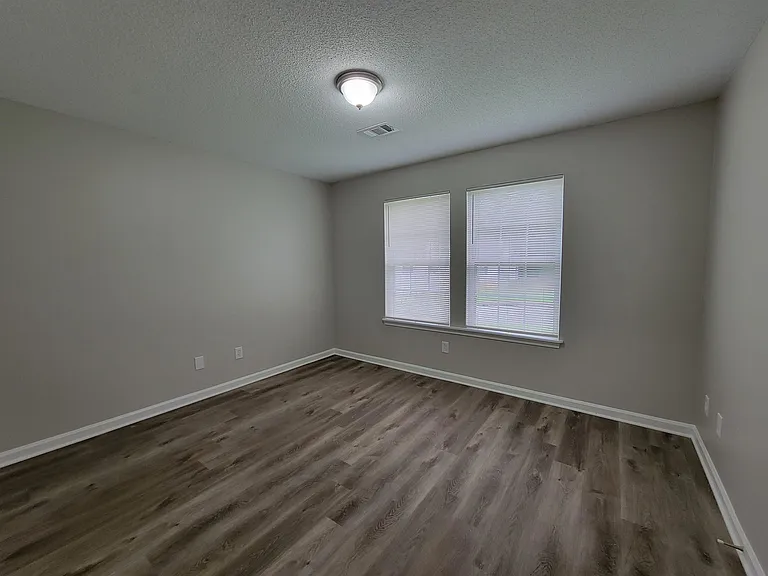 7025 Stoneridge Dr — Photo 12